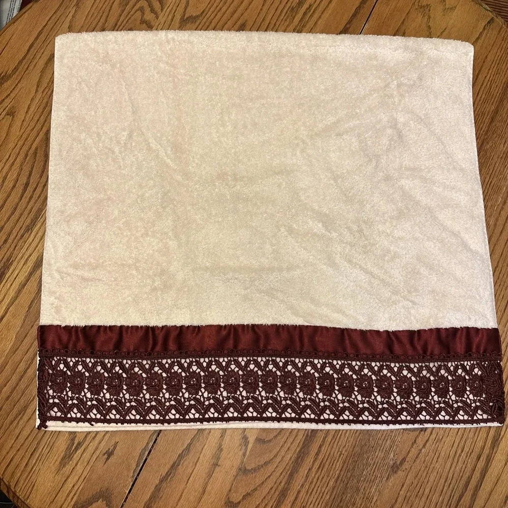 Croscill Home Beige Bath Towel Burgundy Satin & Lace Edge Crochet Flower Vintage
